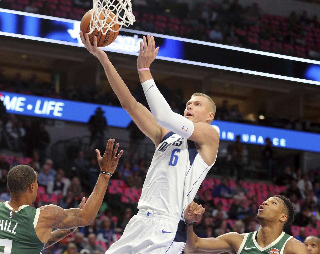 开云-包含Ning在独行侠比赛中败北，出色防守引发热议！的词条